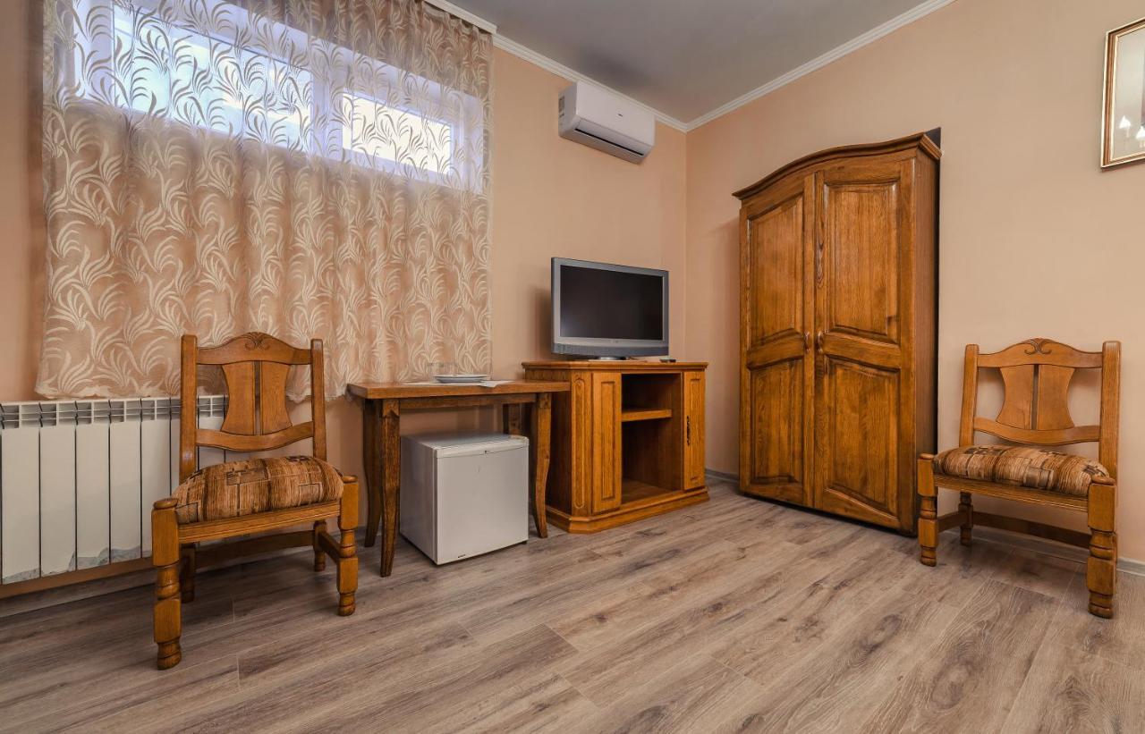 Готель «Вишневий Сад» Μουκάτσεβο Εξωτερικό φωτογραφία